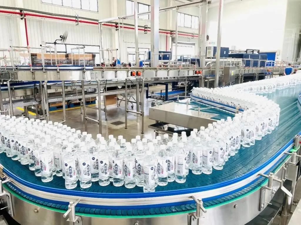 Linea di imbottigliamento di acqua minerale
